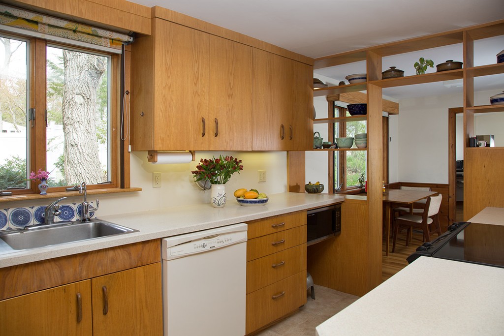17 Maurice Road Wellesley, MA 02482 - Photo 3 of 9