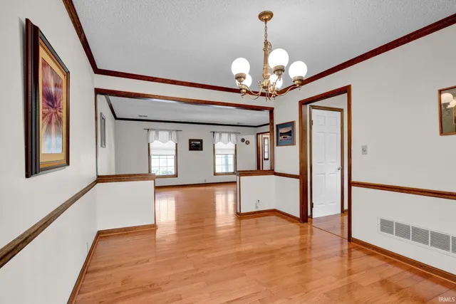 $299,900 | 613 Berry Court, Evansville, IN 47710