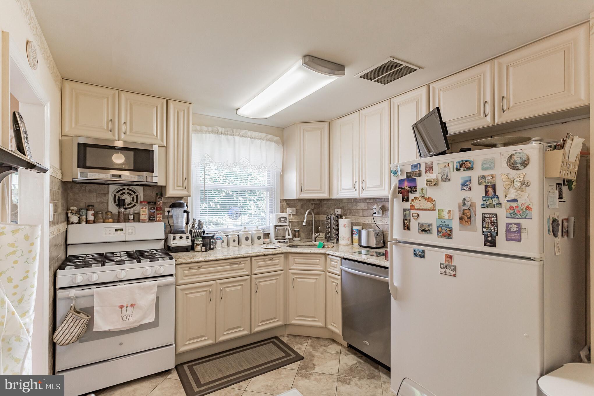 10127 Proctor Road Philadelphia, PA 19116 - Photo 10 of 30 Gallery Image 10