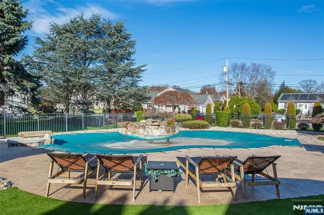 $1,092,000 | 761 Valley Road, Wayne, NJ 07470