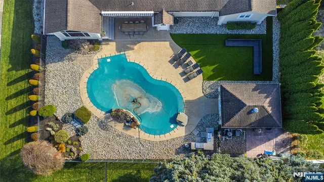 $1,092,000 | 761 Valley Road, Wayne, NJ 07470