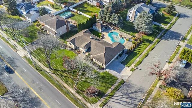 $1,092,000 | 761 Valley Road, Wayne, NJ 07470