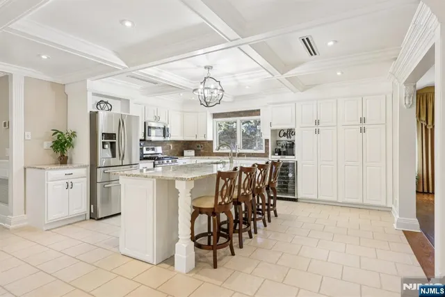 $1,092,000 | 761 Valley Road, Wayne, NJ 07470