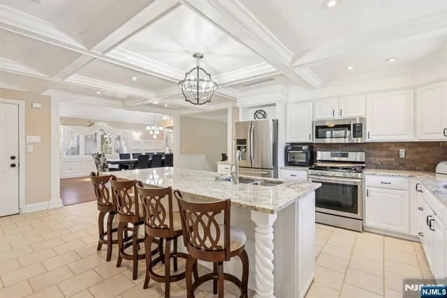 $1,092,000 | 761 Valley Road, Wayne, NJ 07470