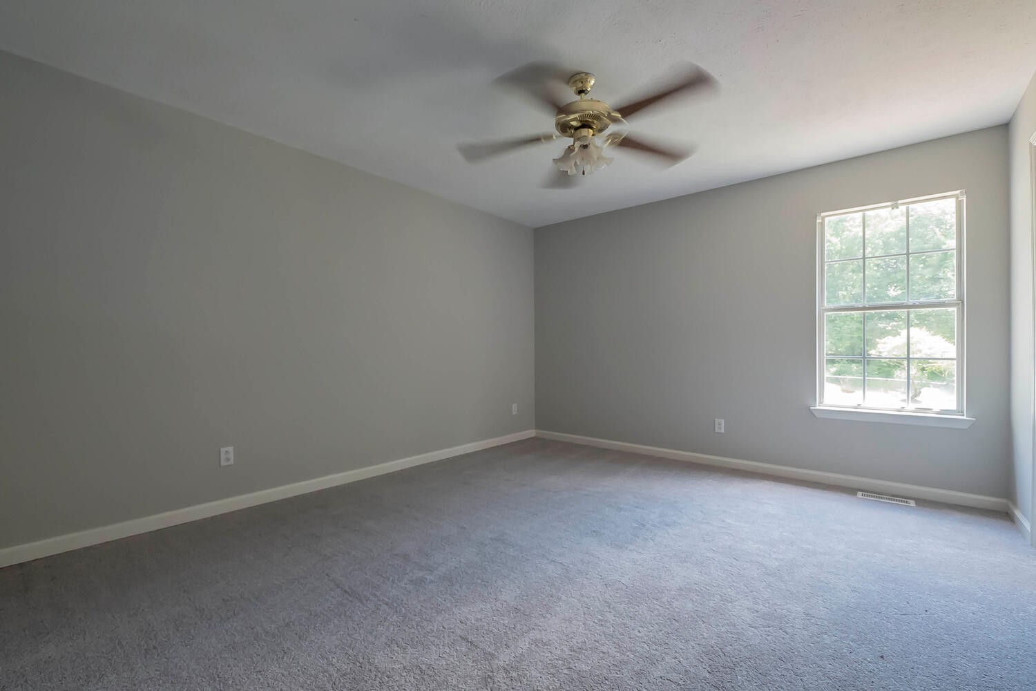 131 Gaskins Road Burns, TN 37029 - Photo 11 of 25 an empty room with a window