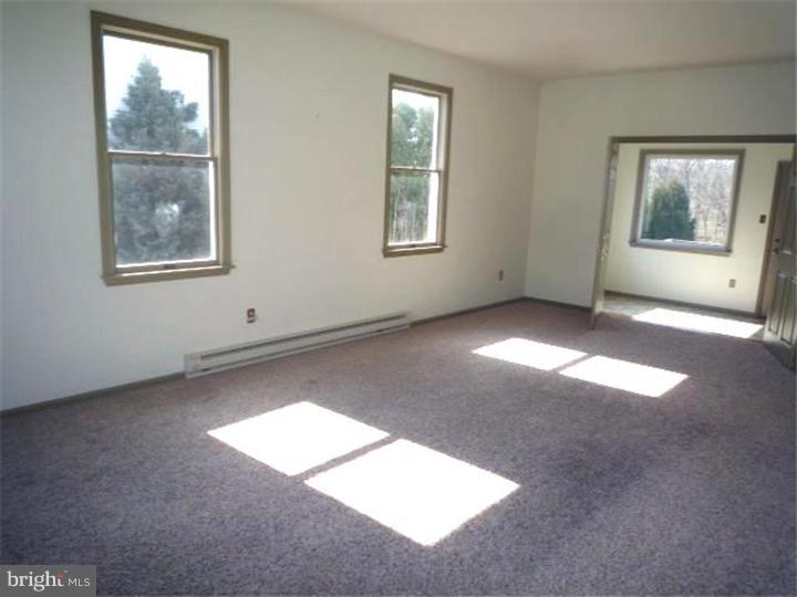 233 Estate Road Boyertown, PA 19512 - Photo 2 of 11 Living Room
