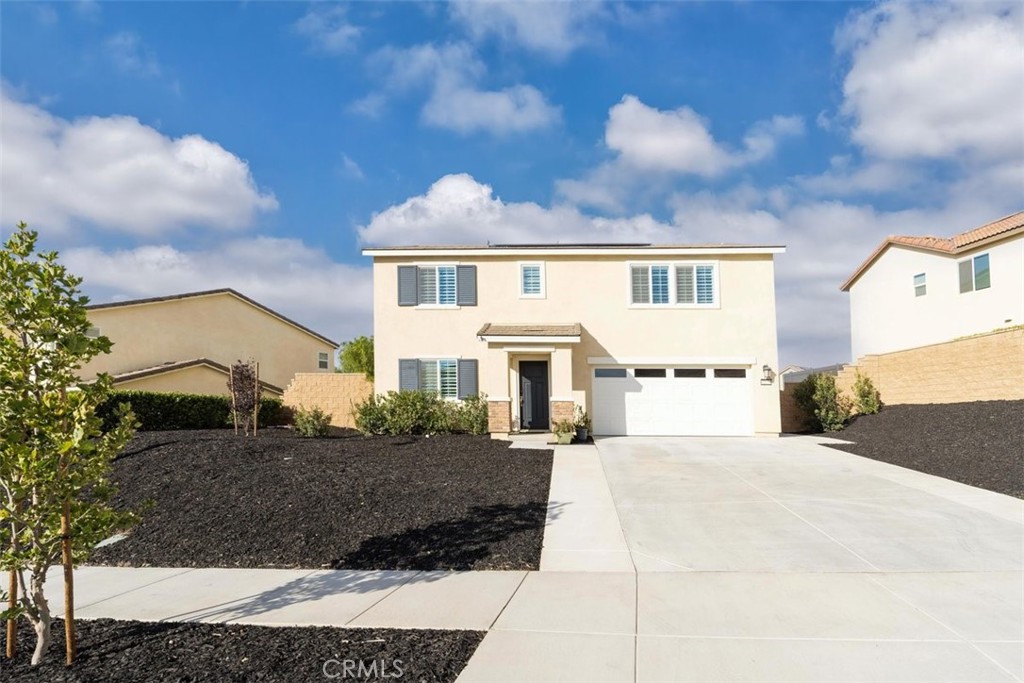 32078 Rambling Court Winchester, CA 92596 - Photo 5 of 48 a view of a house with a yard