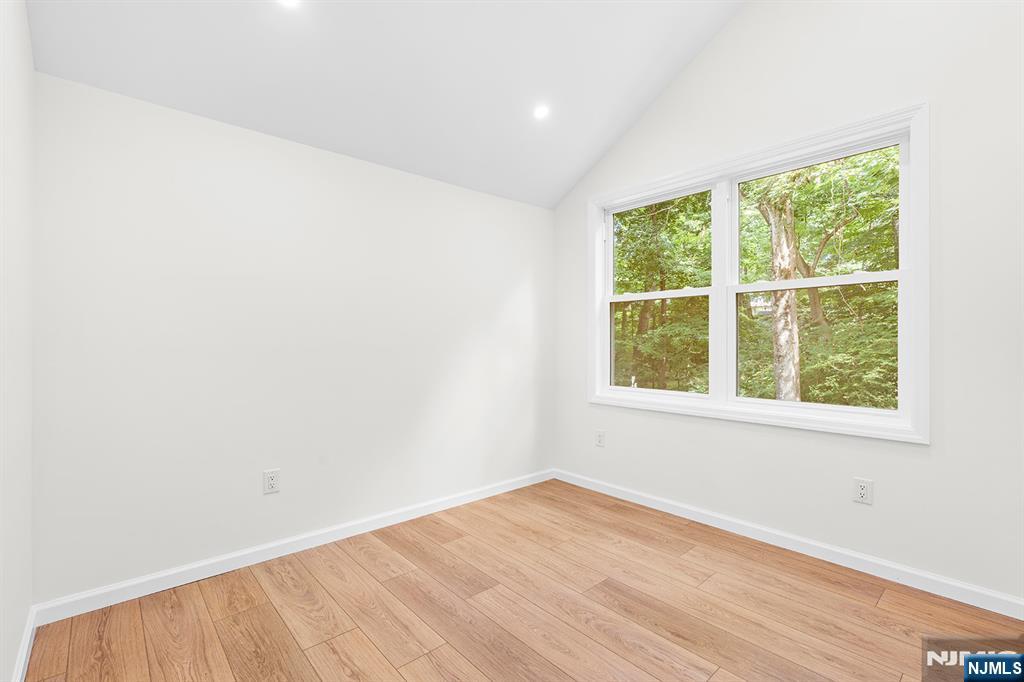 39 Old Road Ringwood, NJ 07456 - Photo 18 of 27