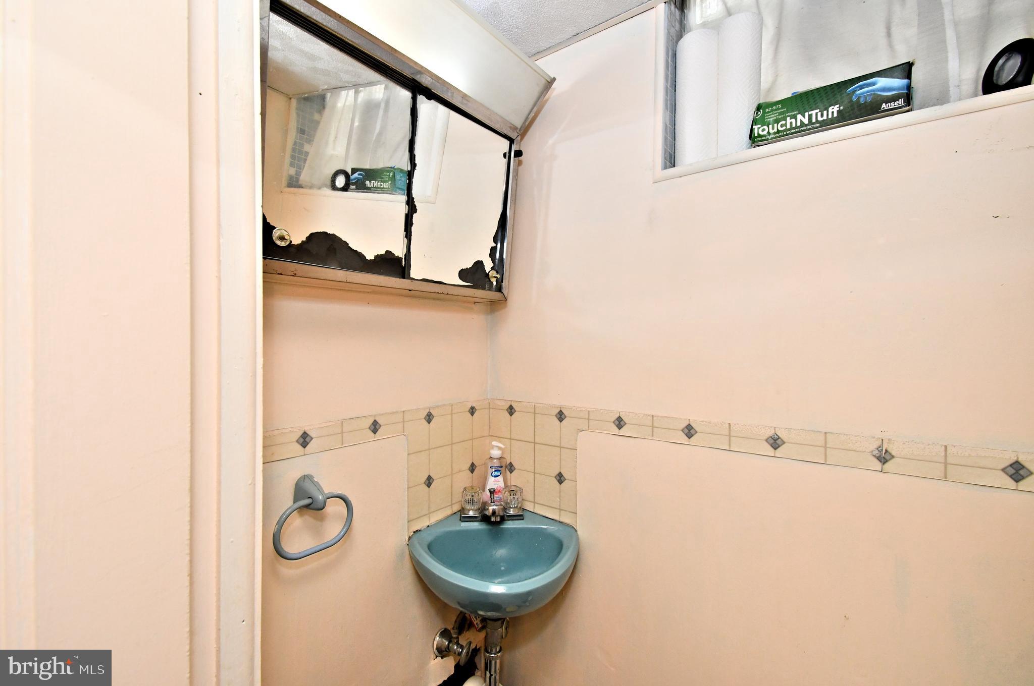 7815 Horrocks Street Philadelphia, PA 19152 - Photo 33 of 41