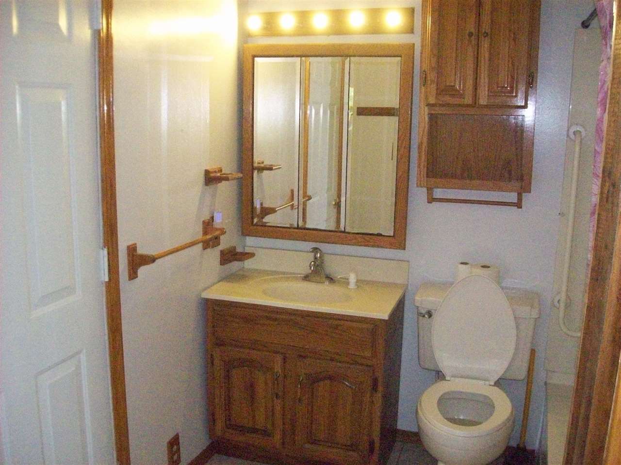 6033 Hopkins Road Flint, MI 48506 - Photo 16 of 29 50044067-16.JPG