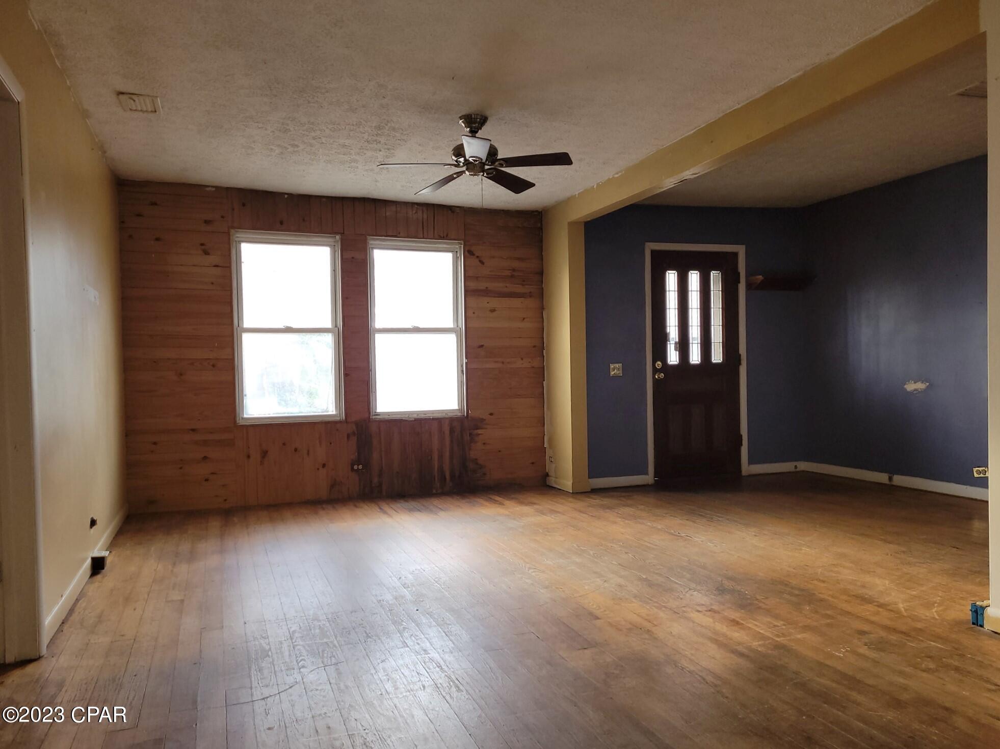 581 5th Street Chipley, FL 32428 - Photo 3 of 18