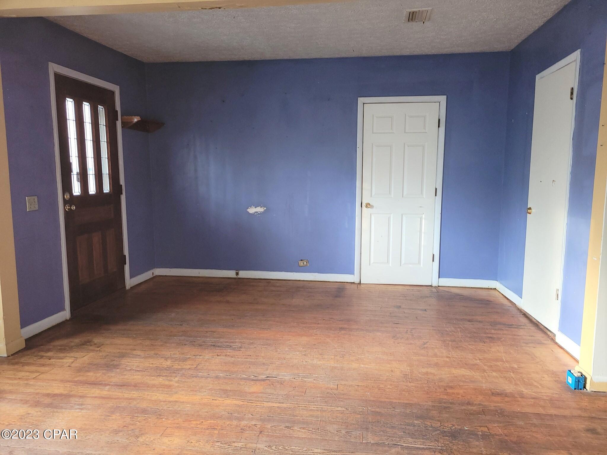 581 5th Street Chipley, FL 32428 - Photo 4 of 18