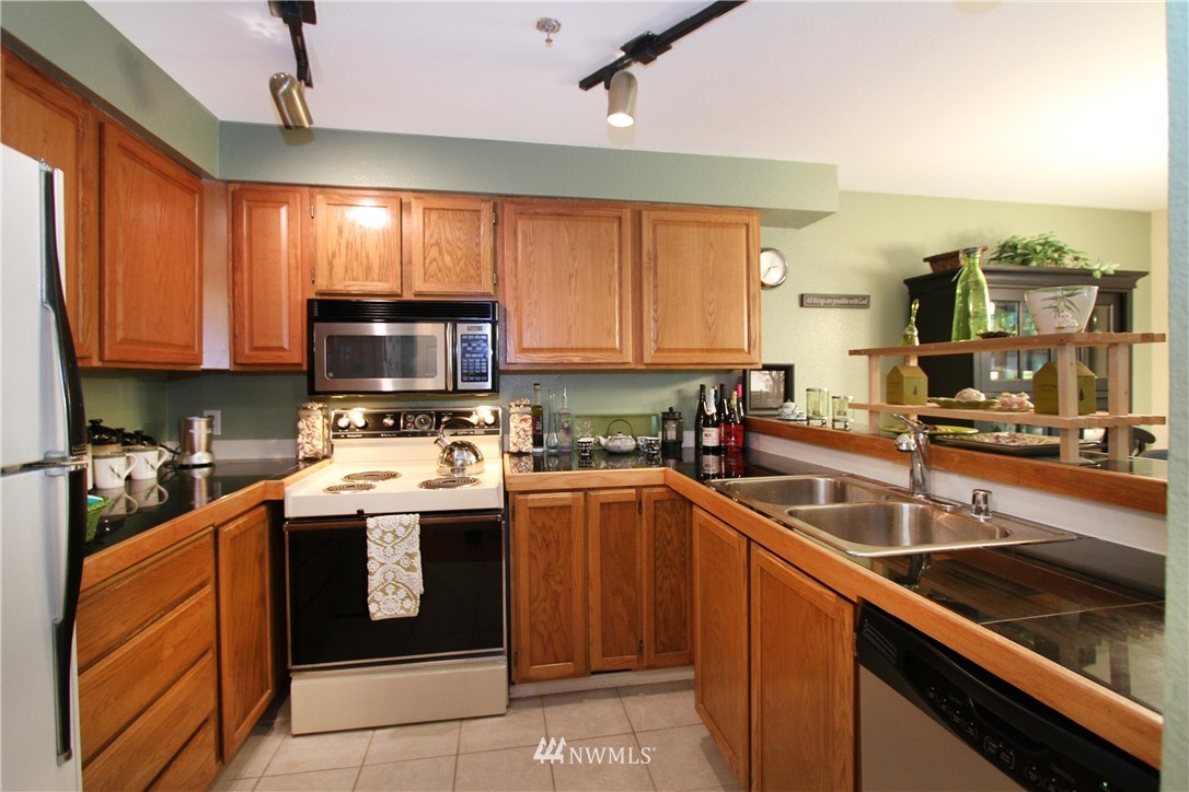 19316 Bothell Way Northeast, Unit C102 Bothell, WA 98011 - Photo 5 of 19