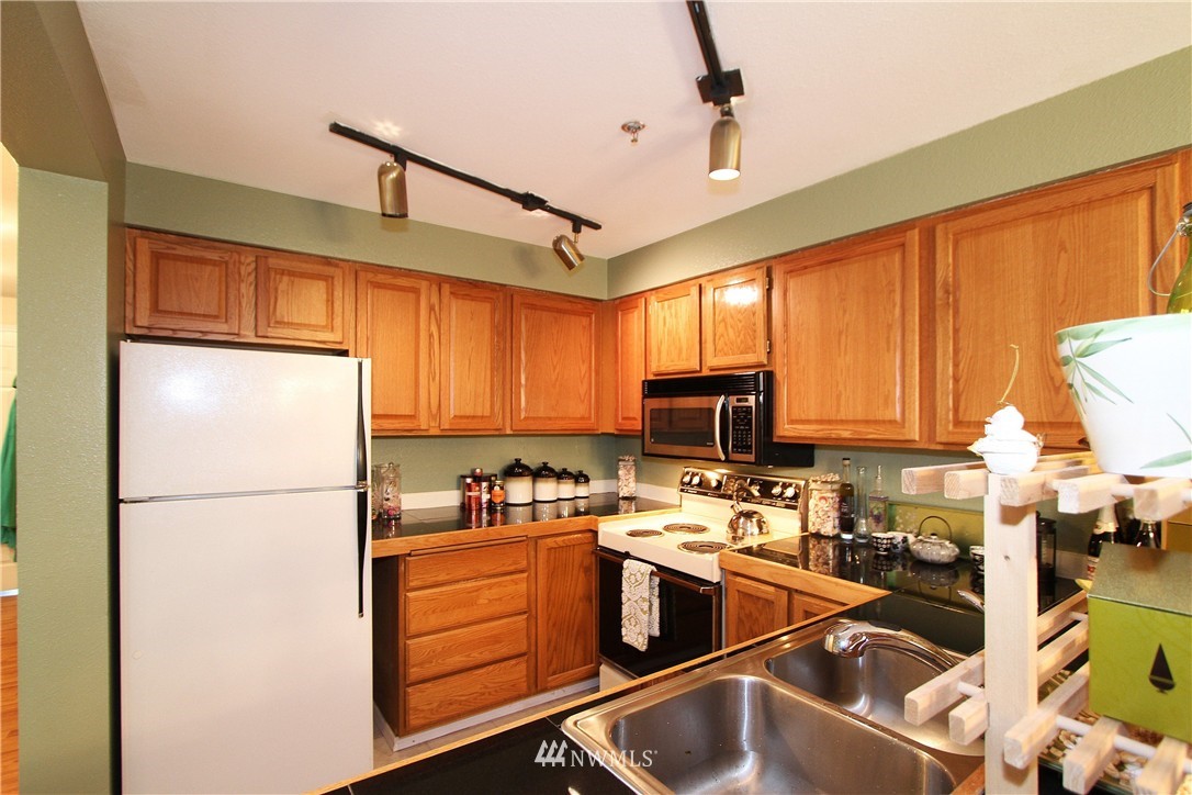 19316 Bothell Way Northeast, Unit C102 Bothell, WA 98011 - Photo 7 of 19