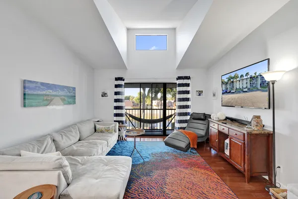$2,200 | 1008 Green Pine Boulevard, Unit D3, West Palm Beach, FL 33409