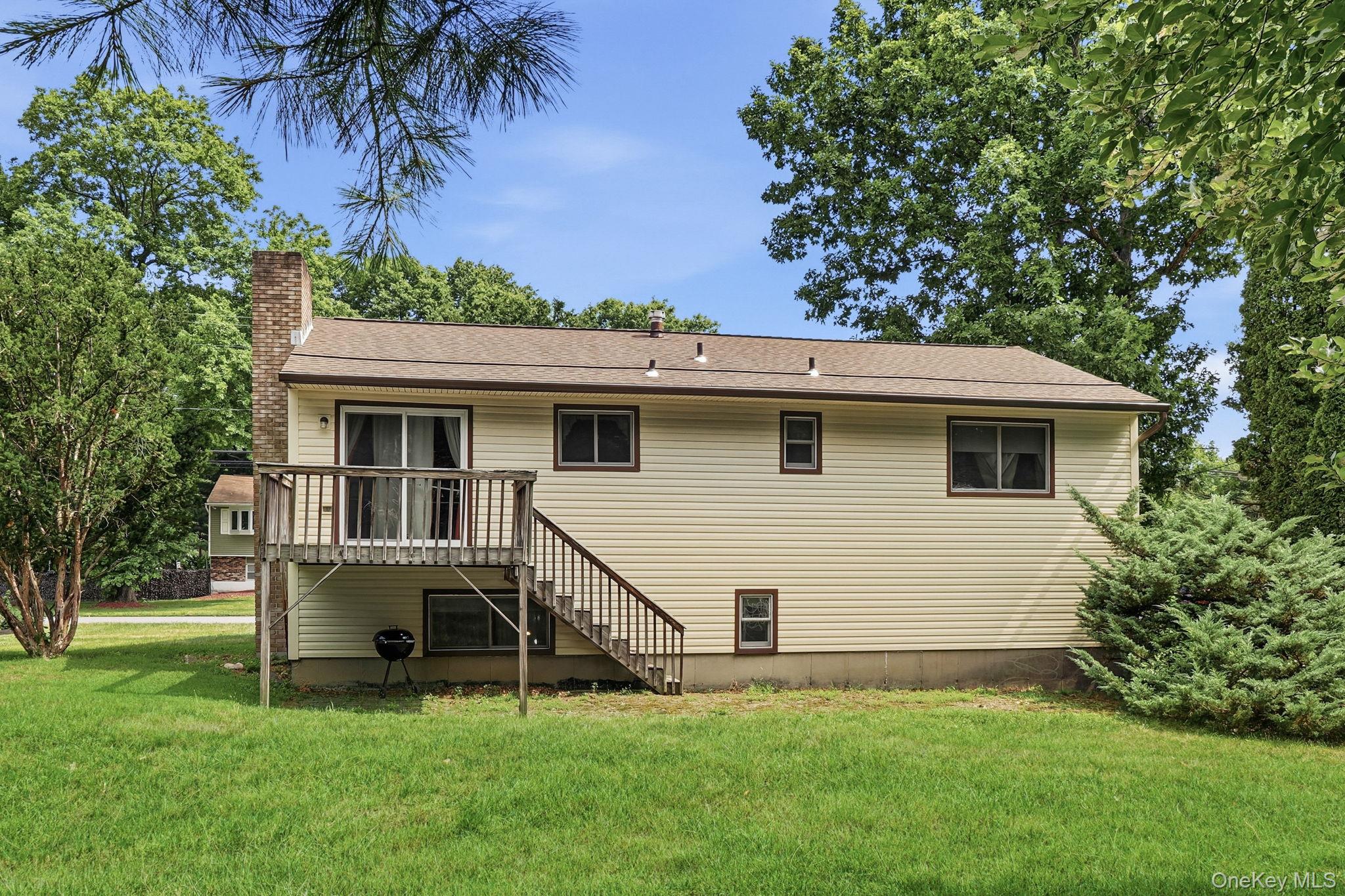 55 Sutton Park Road Poughkeepsie, NY 12603 - Photo 28 of 35