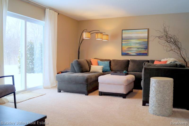 625 Hewitt Street Howell, MI 48843 - Photo 14 of 17 Slider in Family Room