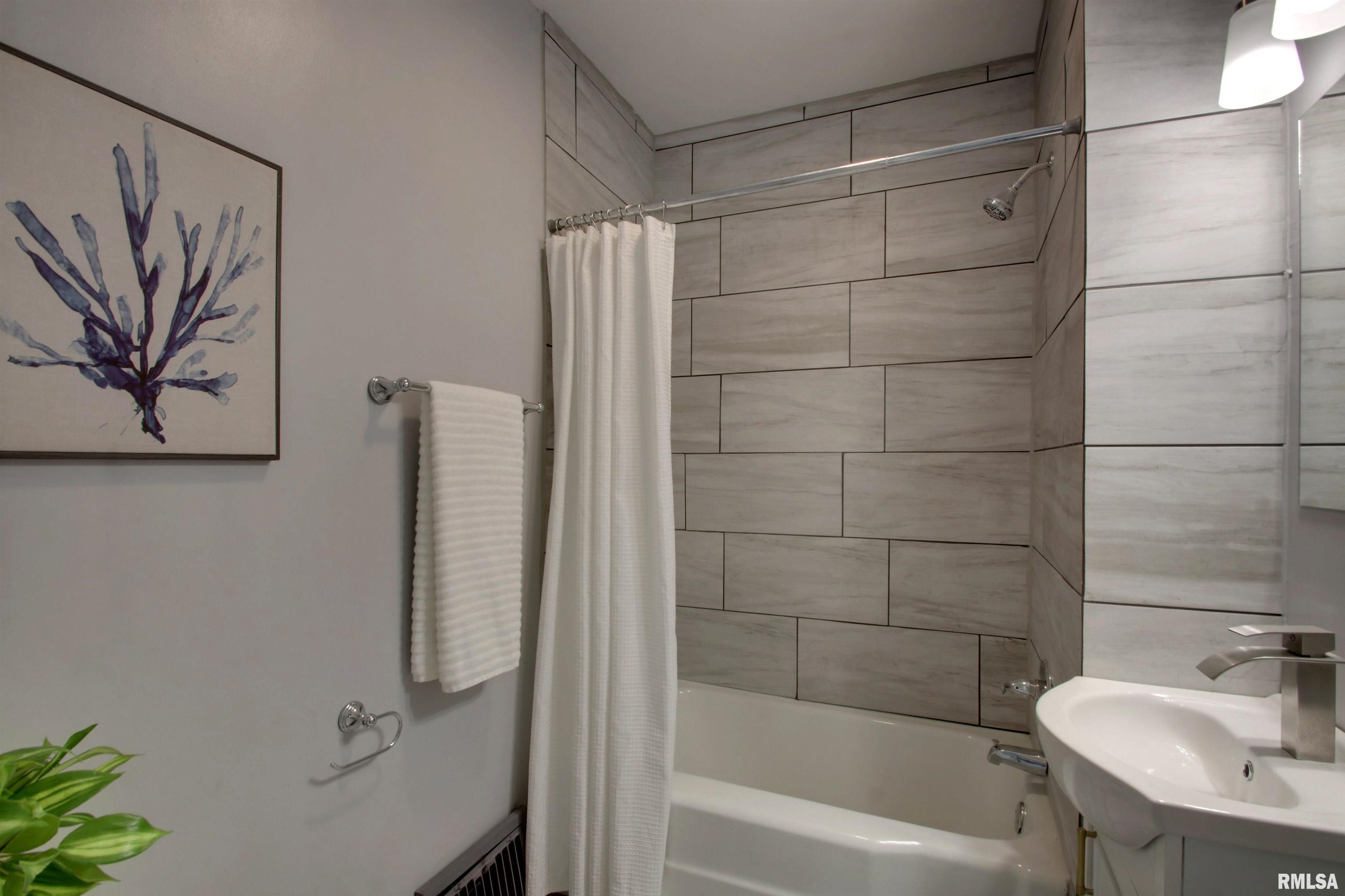 1029 Madison Street Quincy, IL 62301 - Photo 14 of 23