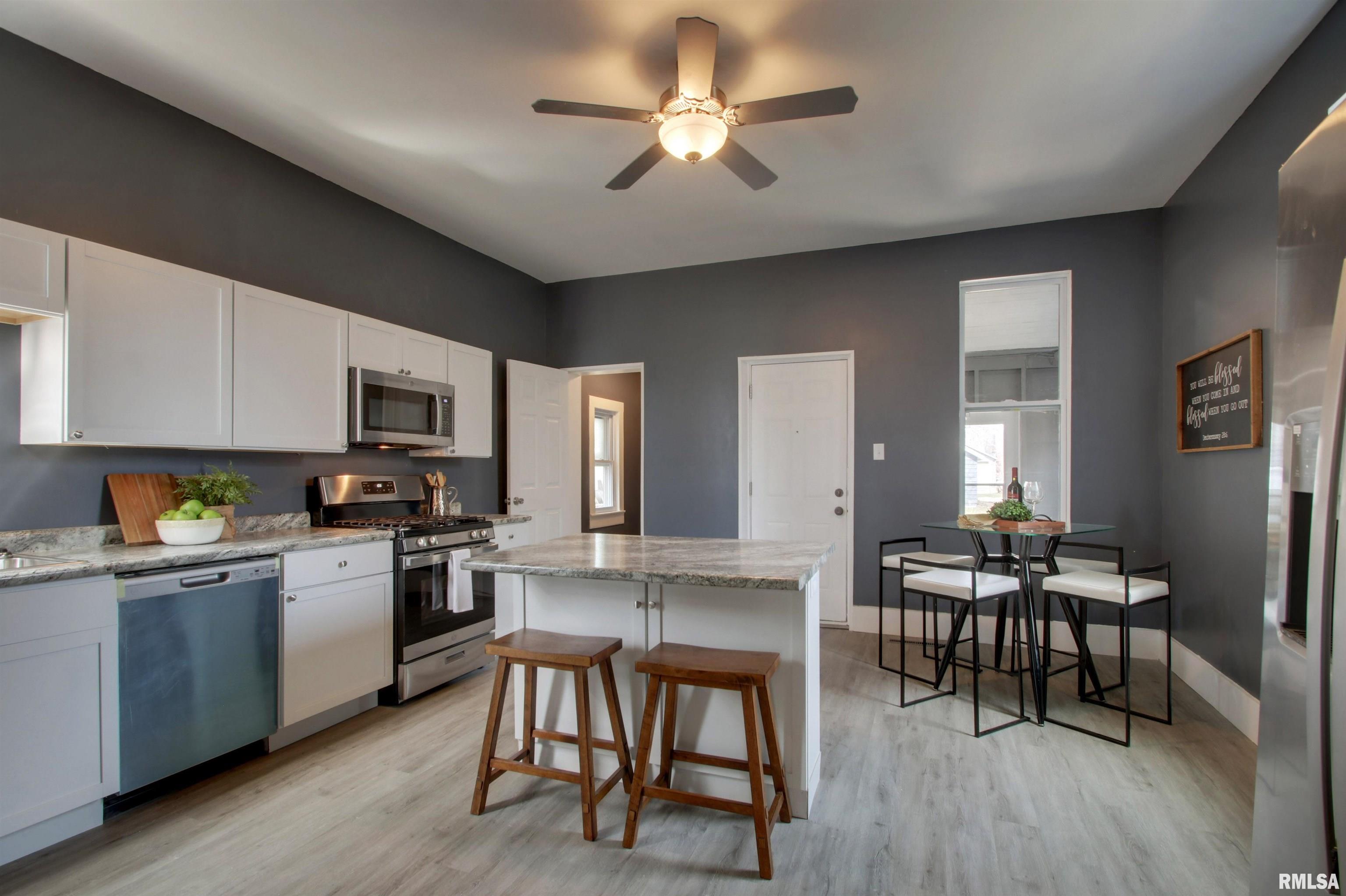 1029 Madison Street Quincy, IL 62301 - Photo 2 of 23
