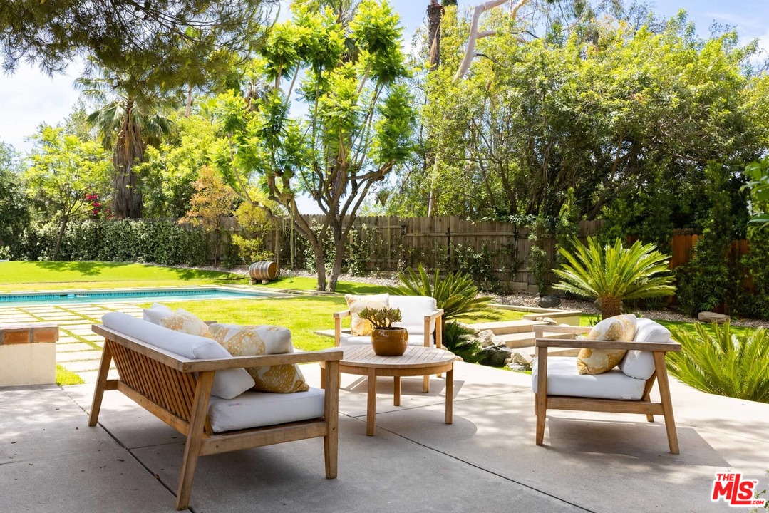 1435 Crest Drive Altadena, CA 91001 - Photo 5 of 54