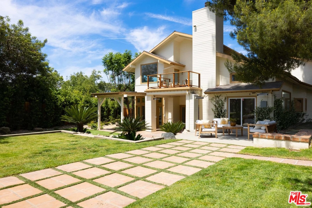 1435 Crest Drive Altadena, CA 91001 - Photo 7 of 54 a view of a house with swimming pool and sitting area