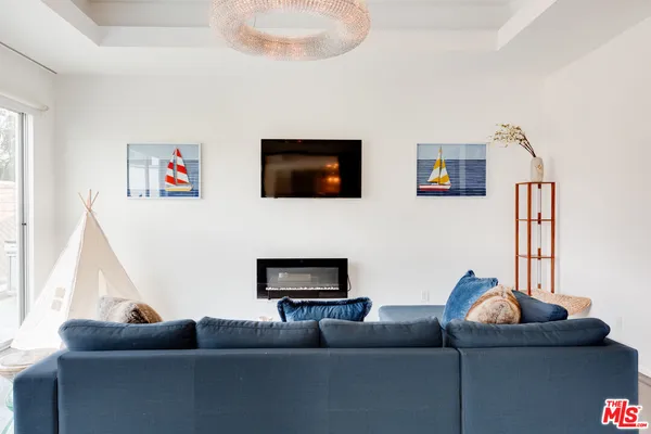 $4,950,000 | 12148 Travis Street, Los Angeles, CA 90049