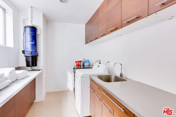 $4,950,000 | 12148 Travis Street, Los Angeles, CA 90049