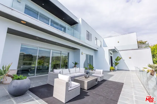 $4,950,000 | 12148 Travis Street, Los Angeles, CA 90049
