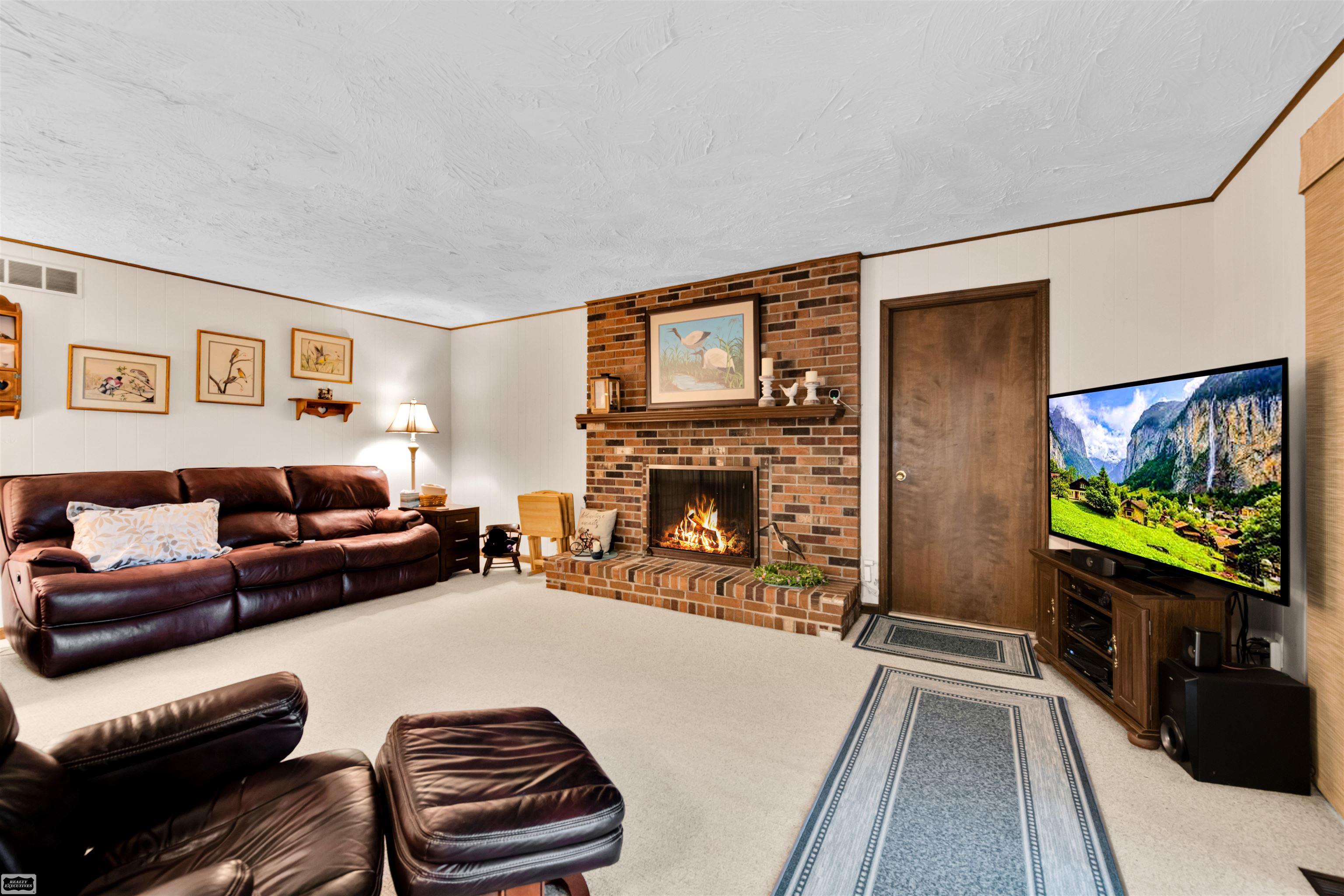 2401 Chalet Drive Rochester, MI 48309 - Photo 20 of 45 50176330-b34f32a5-91fa-40ad-9b2b-e40b44abc265.JPG