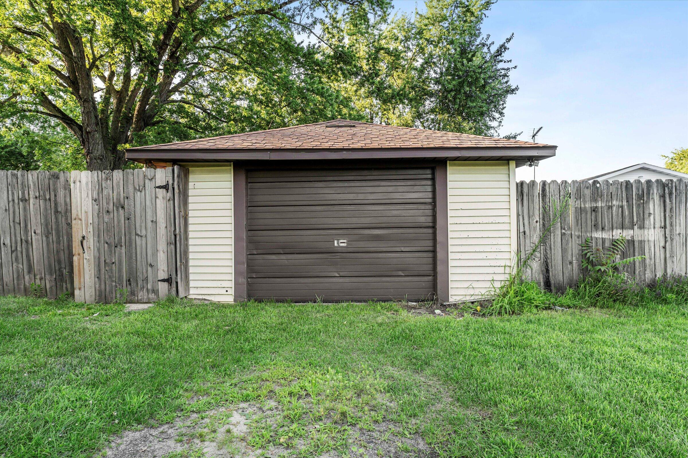 435 Meade Road Niles, MI 49120 - Photo 3 of 26 26-DSC08733