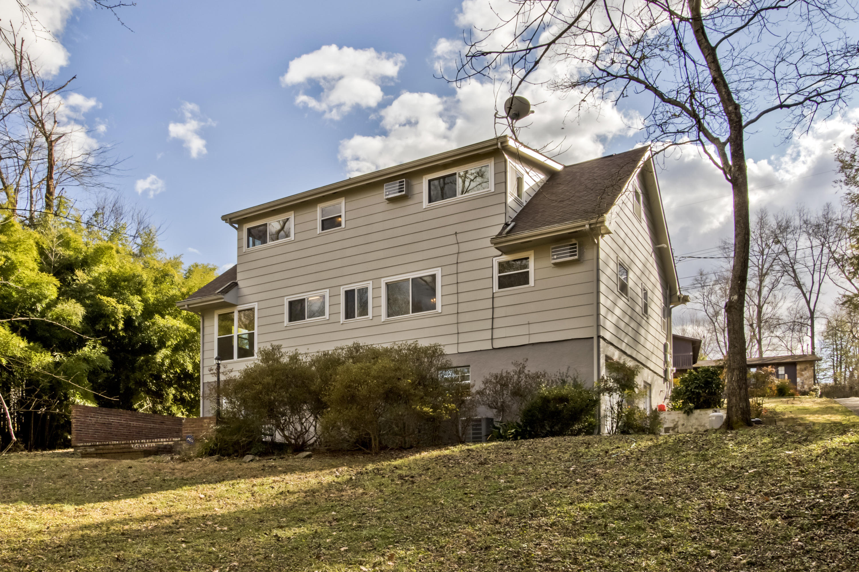 119 Cooper Circle Oak Ridge, TN 37830 - Photo 3 of 34 BEAUTIFUL 2 STORY VIEW