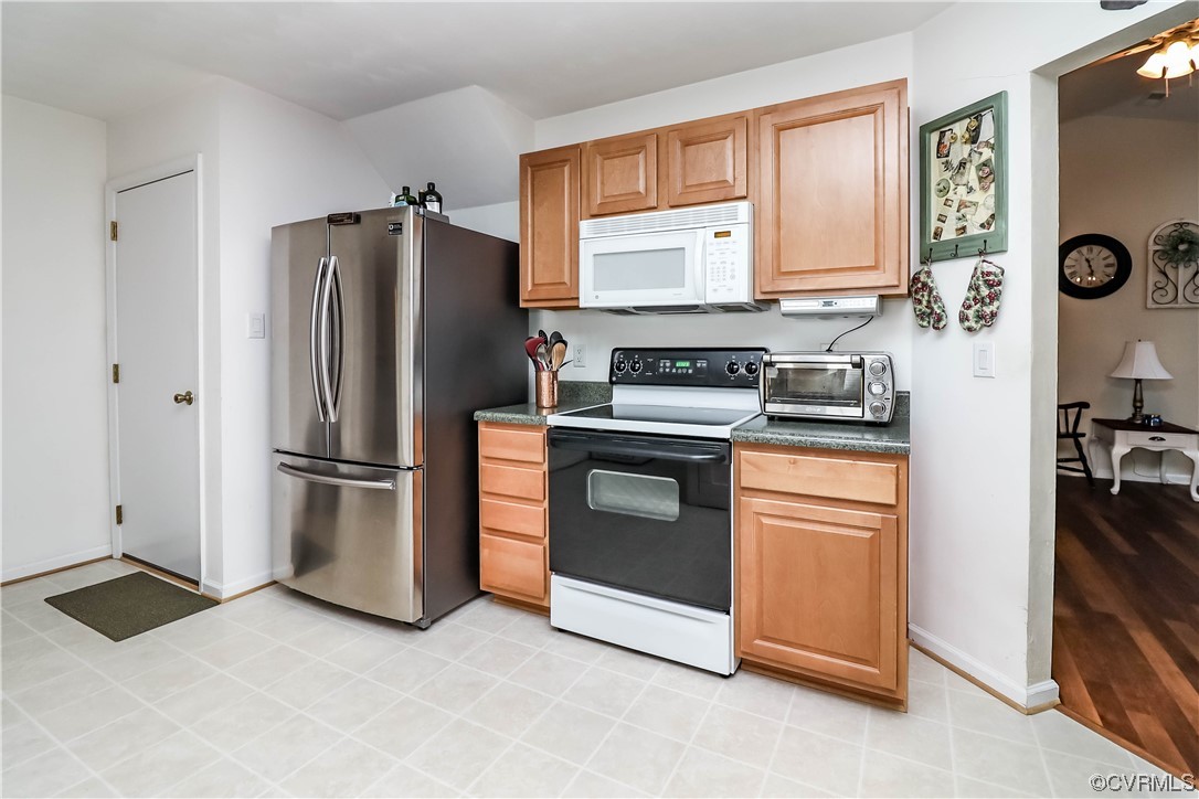 9219 Alcove Grove Road Chesterfield, VA 23832 - Photo 18 of 41 a kitchen with a refrigerator sink and stove