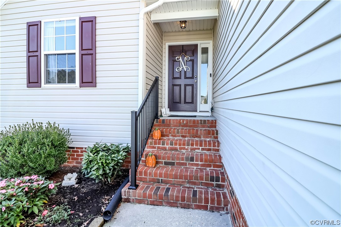 9219 Alcove Grove Road Chesterfield, VA 23832 - Photo 3 of 41 a view of outdoor space and deck