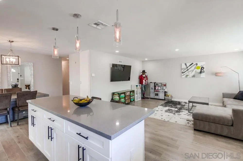 9847 Via Rita Santee, CA 92071 - Photo 13 of 46 Gallery Image 13
