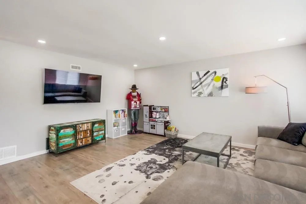 9847 Via Rita Santee, CA 92071 - Photo 5 of 46 Gallery Image 5