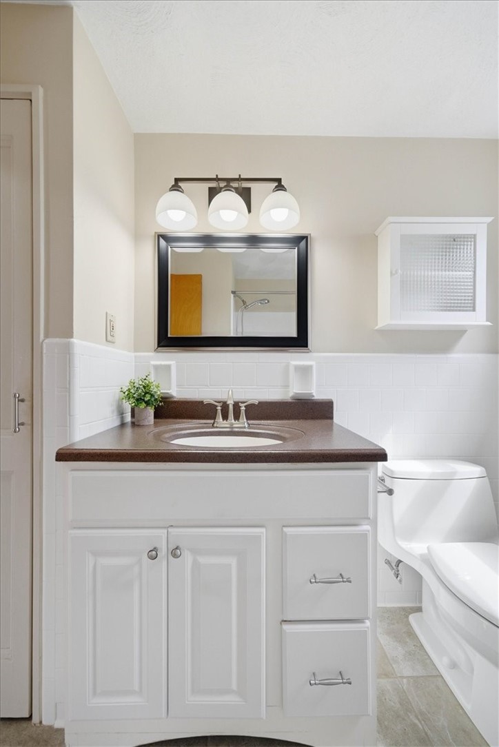 28 Glenbrook Road Warwick, RI 02889 - Photo 26 of 43 Updated full bath