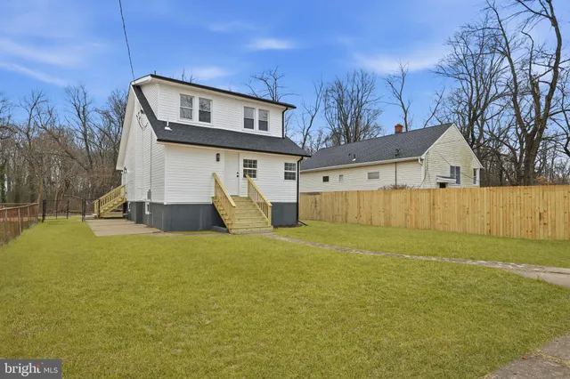 $2,950 | 7803 Monroe Avenue, Bristol, PA 19007