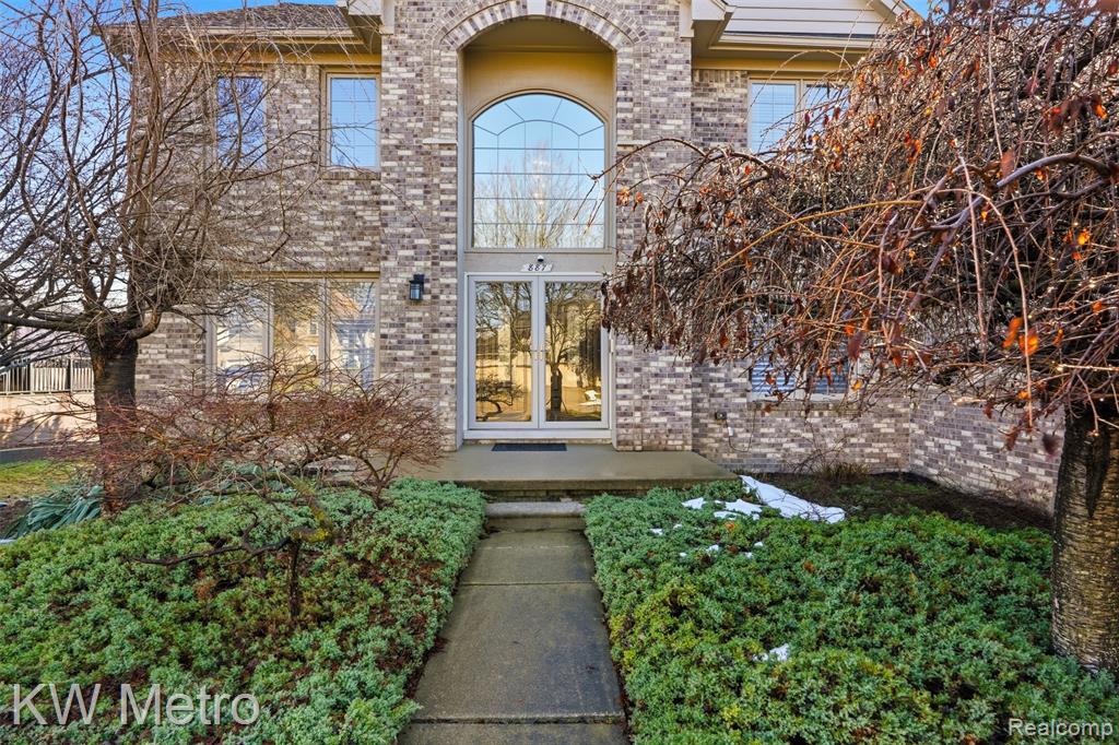 887 Grovecrest Rochester Hills, MI 48307 - Photo 4 of 42