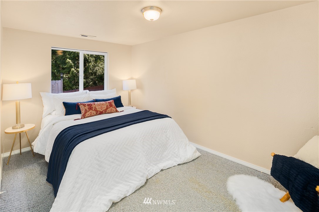 7515 Lower Ridge Road Everett, WA 98203 - Photo 4 of 20