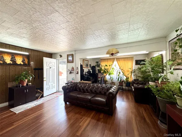 $798,000 | 240-18 Edgewood Street | Rosedale