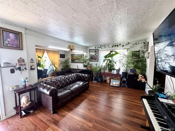 $798,000 | 240-18 Edgewood Street | Rosedale