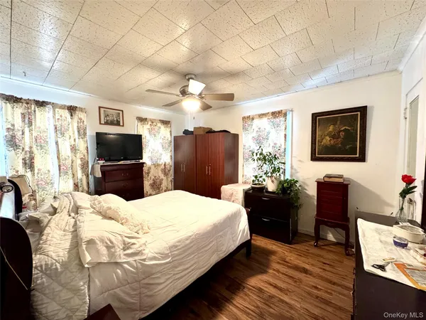 $798,000 | 240-18 Edgewood Street | Rosedale