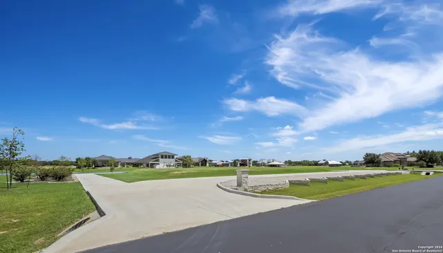 a view of an house with a yard
