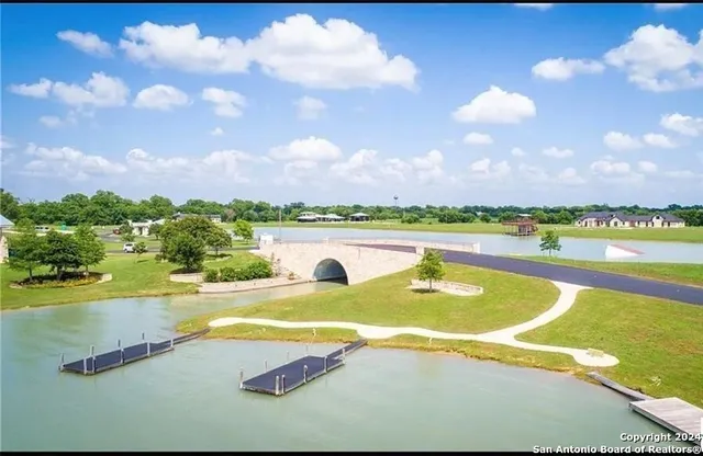 $465,000 | 108 Lakeside Cove, Martindale, TX 78655