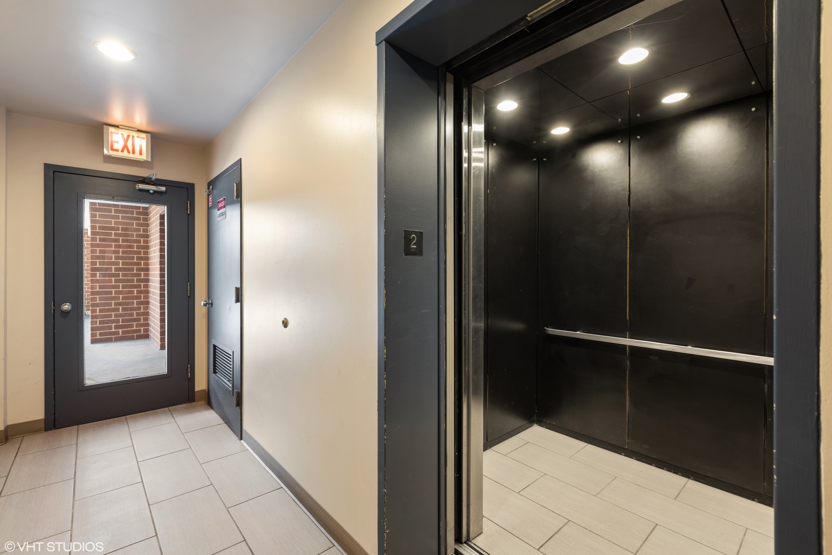 1600 North Halsted Street, Unit 2J Chicago, IL 60614 - Photo 11 of 11 a view of elevator