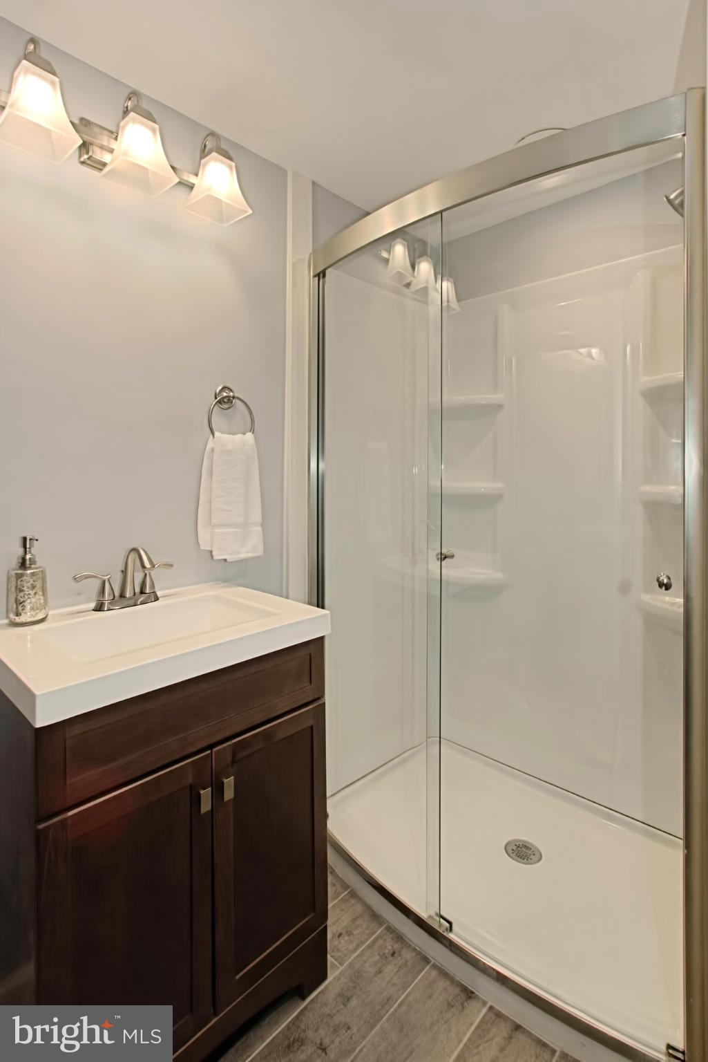 7501 Mendota Place Springfield, VA 22150 - Photo 22 of 25 a bathroom with a shower sink and mirror