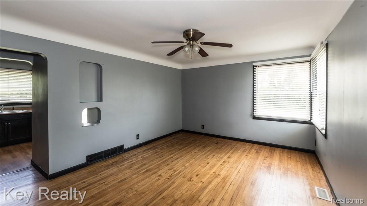 49626 Mott Road Canton, MI 48188 - Photo 4 of 35 4_0.jpg