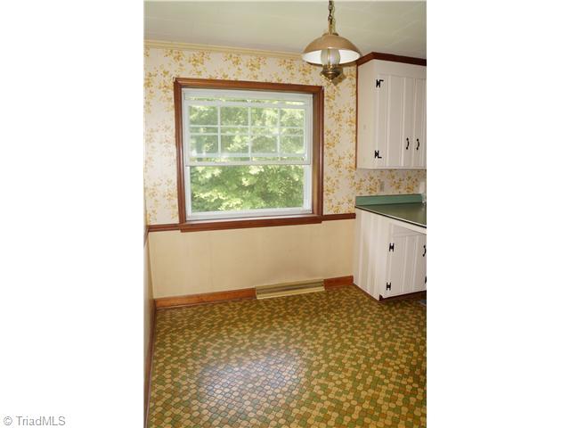 1203 Pepperidge Road Asheboro, NC 27205 - Photo 4 of 16 Dining Room.