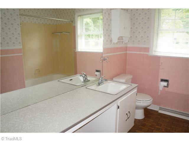 1203 Pepperidge Road Asheboro, NC 27205 - Photo 9 of 16 Bath.