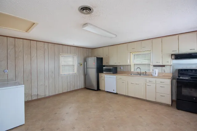 $90,000 | 838 South Bleckley Drive, Wichita, KS 67218